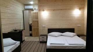 Гостевой дом Guest House Ahan Гагра Трехместный номер «Комфорт» с душем-17