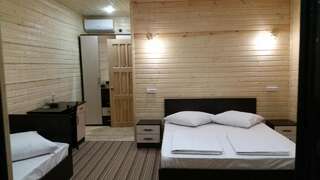 Гостевой дом Guest House Ahan Гагра Трехместный номер «Комфорт» с душем-3